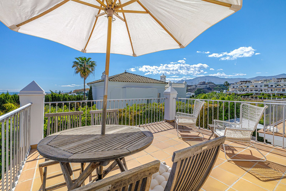 4 Bed Townhouse for sale in Selwo Costa Del Sol, Málaga, Spain