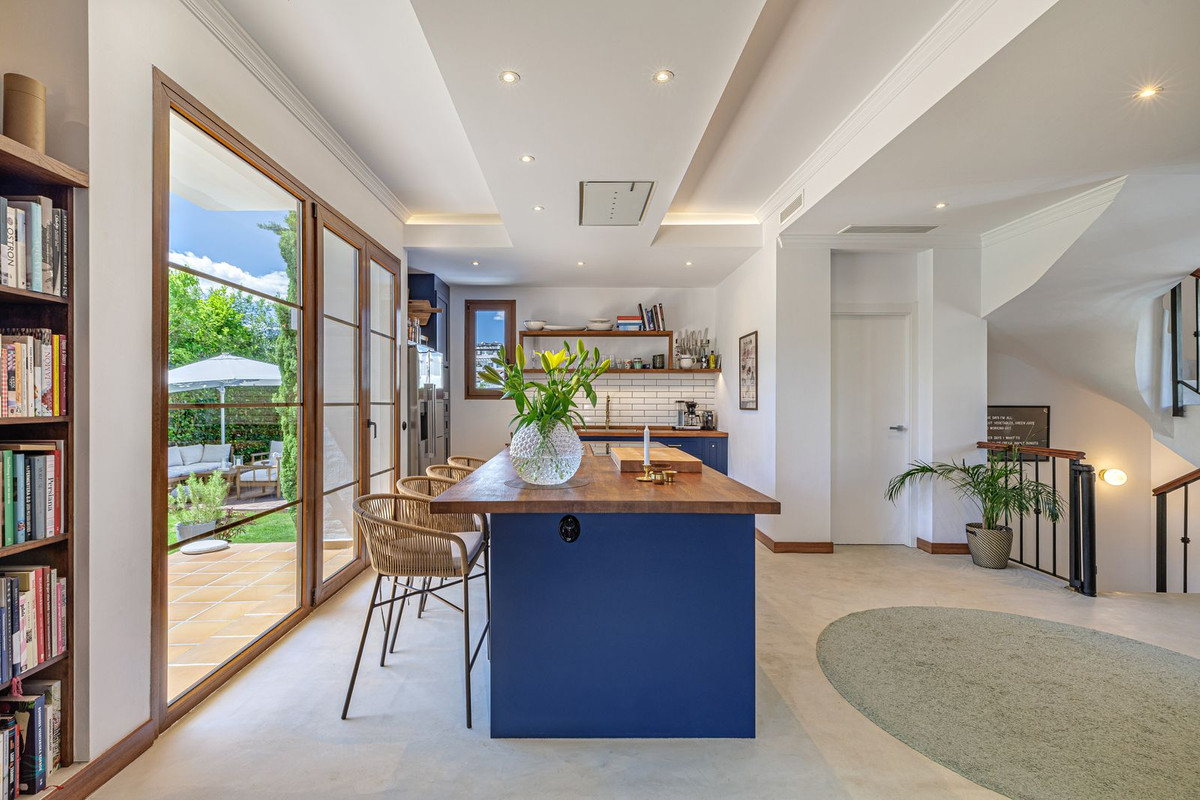 4 Bed Townhouse for sale in Selwo Costa Del Sol, Málaga, Spain