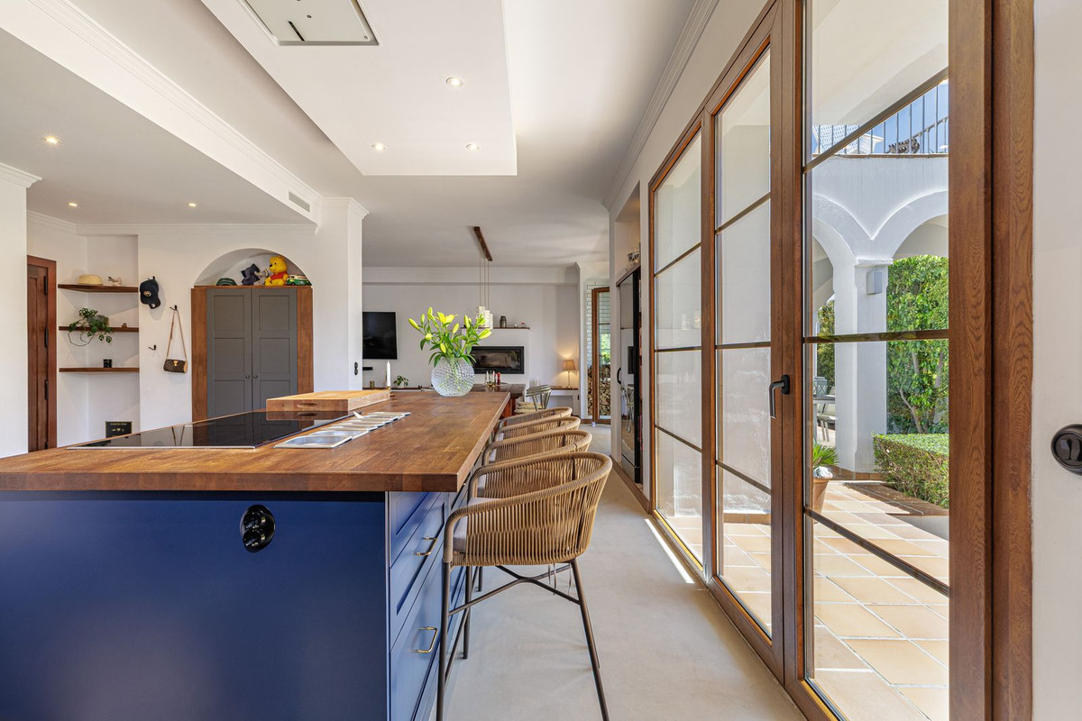 4 Bed Townhouse for sale in Selwo Costa Del Sol, Málaga, Spain