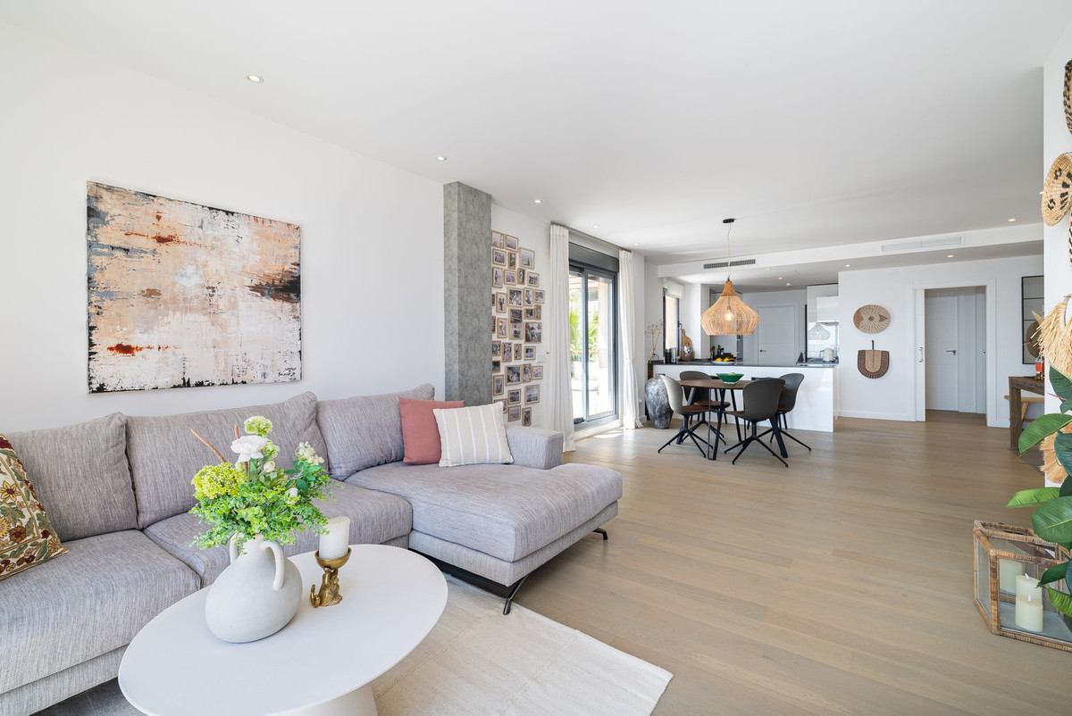 2 Bed Apartment for sale in Benahavís Costa Del Sol, Málaga, Spain