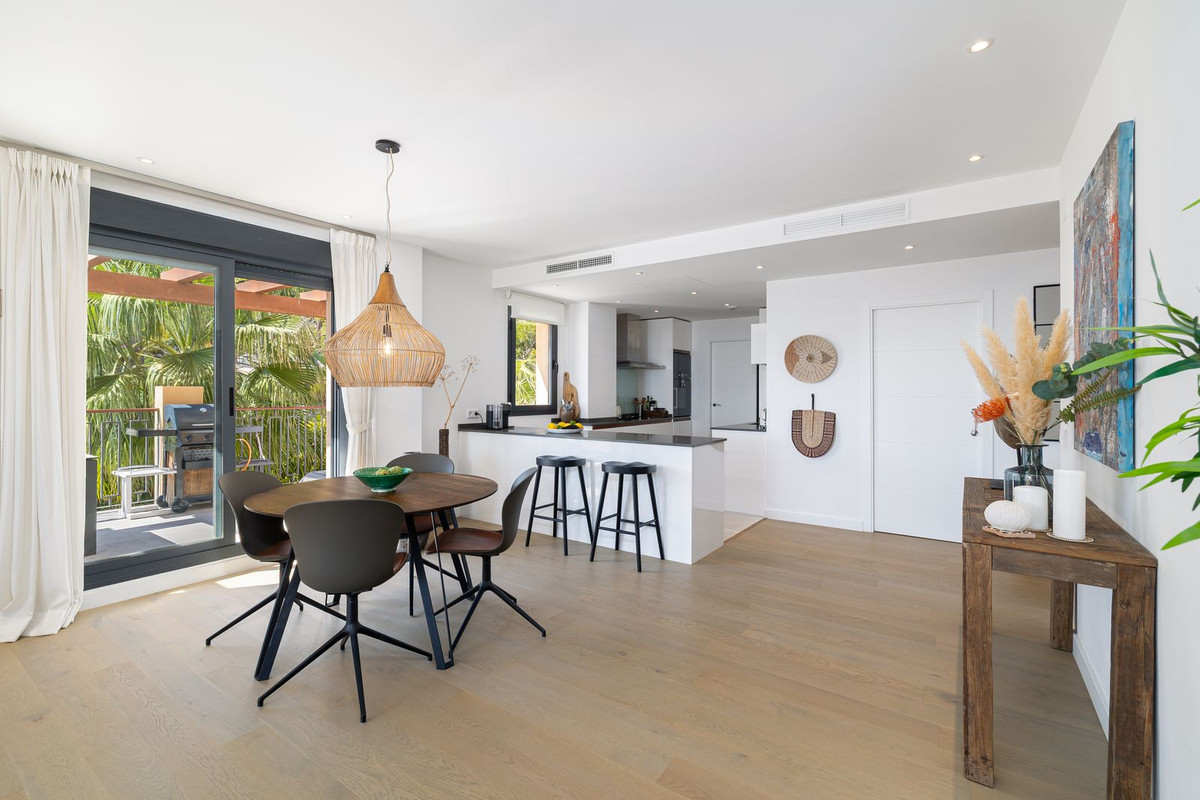 2 Bed Apartment for sale in Benahavís Costa Del Sol, Málaga, Spain