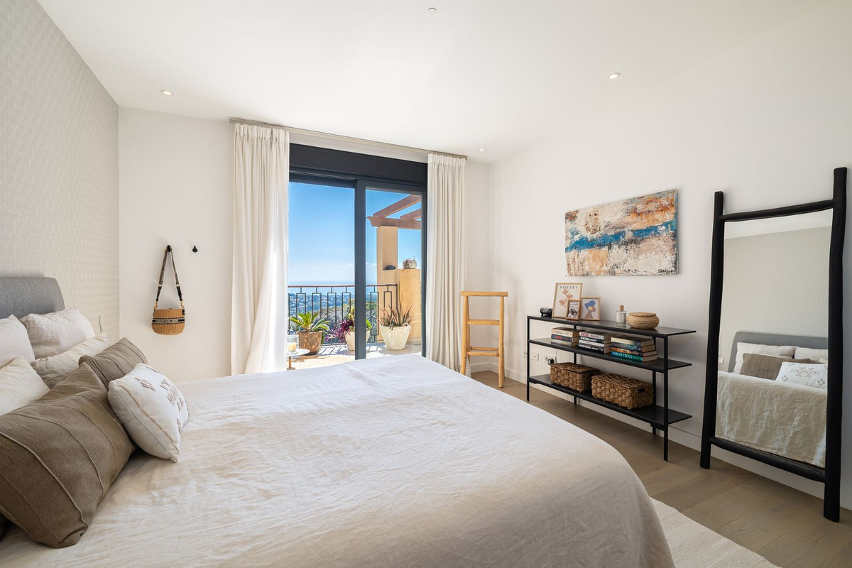 2 Bed Apartment for sale in Benahavís Costa Del Sol, Málaga, Spain
