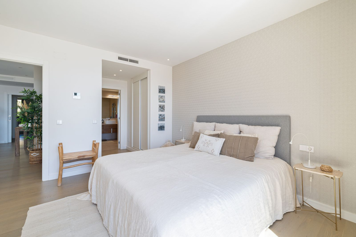 2 Bed Apartment for sale in Benahavís Costa Del Sol, Málaga, Spain