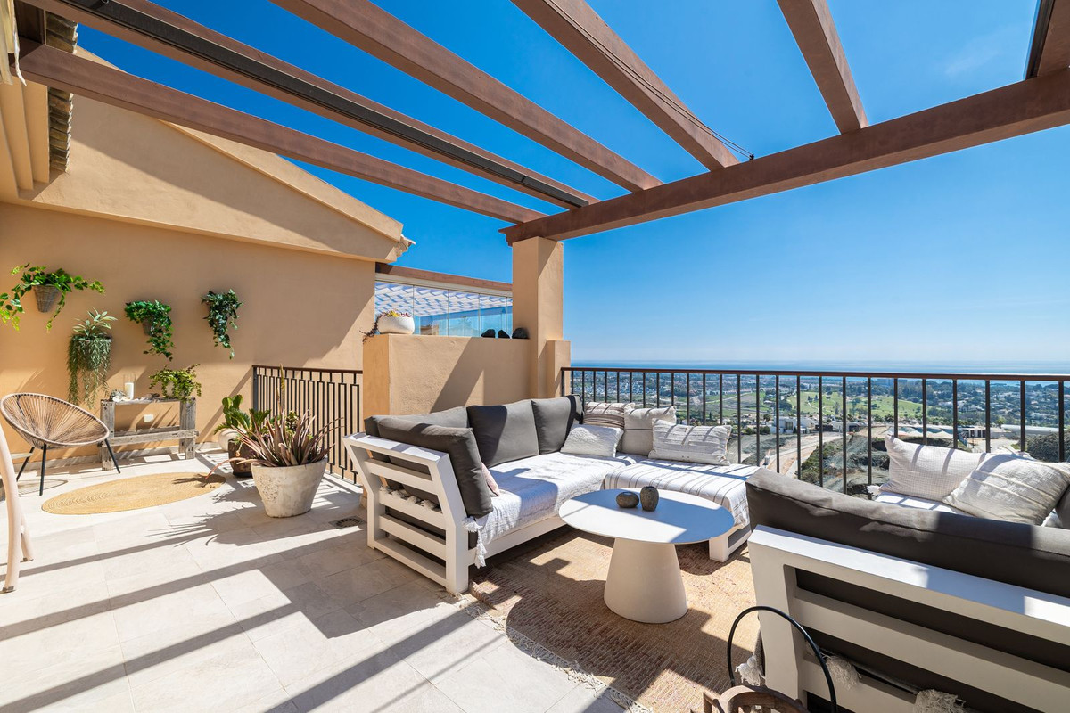 2 Bed Apartment for sale in Benahavís Costa Del Sol, Málaga, Spain