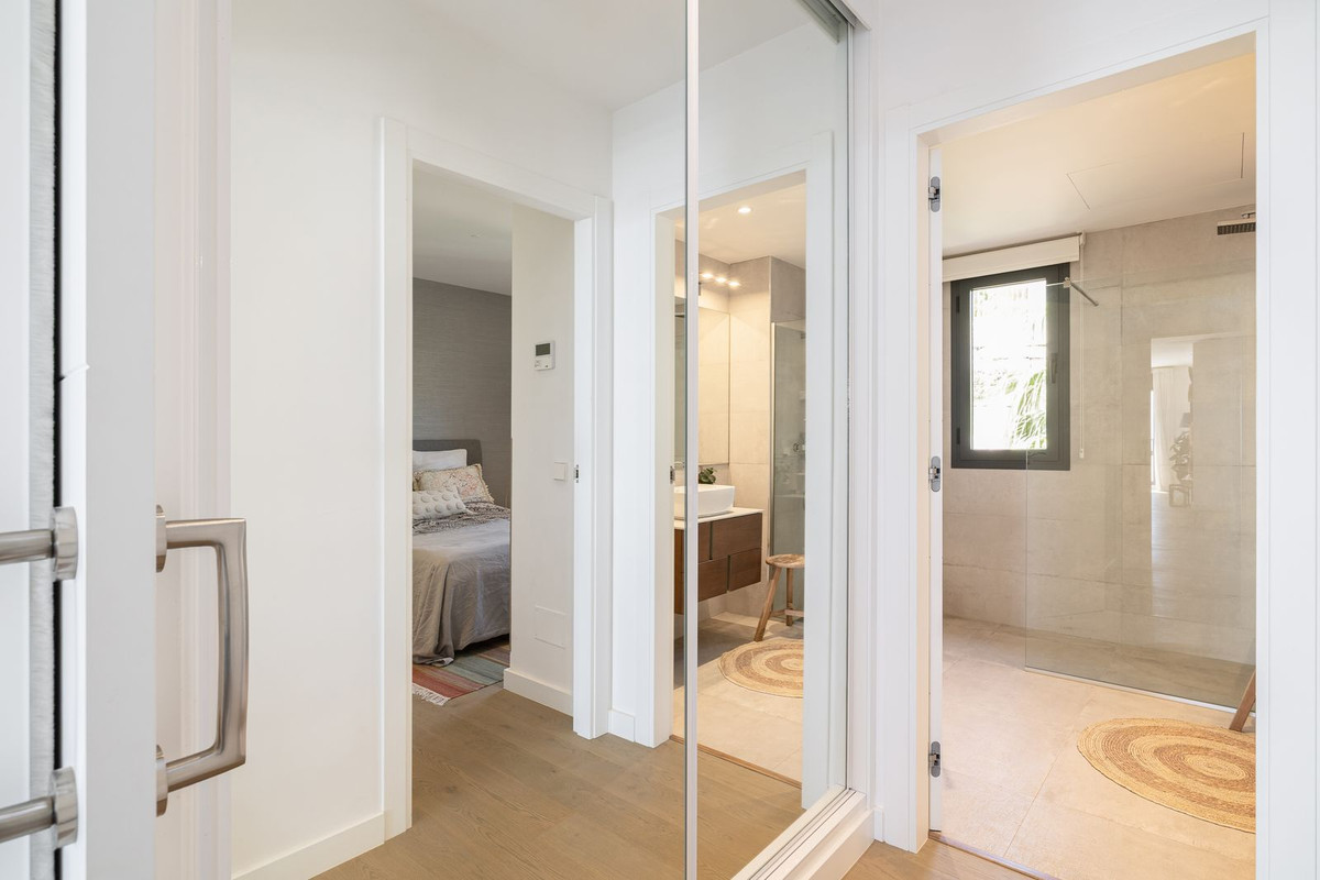 2 Bed Apartment for sale in Benahavís Costa Del Sol, Málaga, Spain