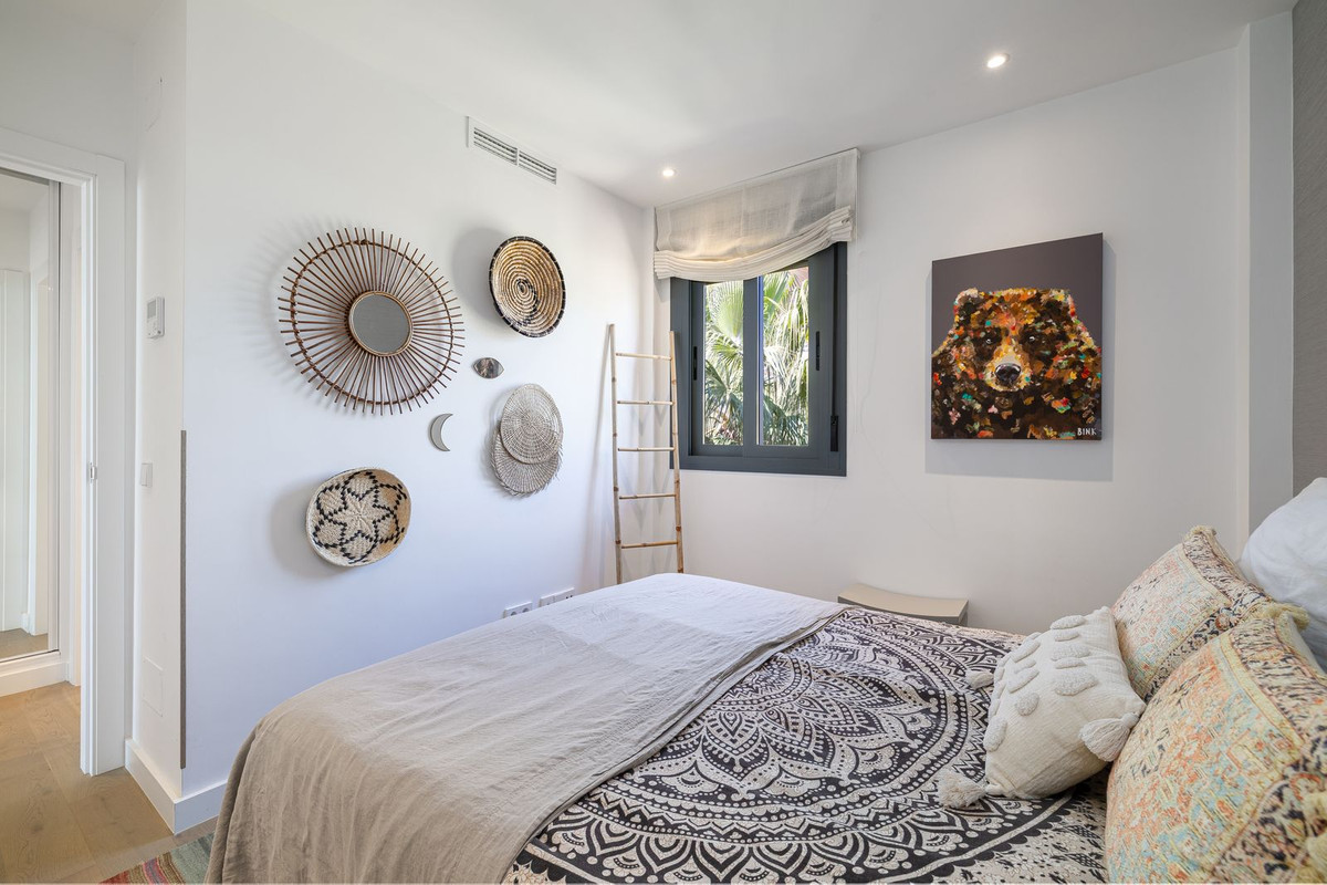 2 Bed Apartment for sale in Benahavís Costa Del Sol, Málaga, Spain