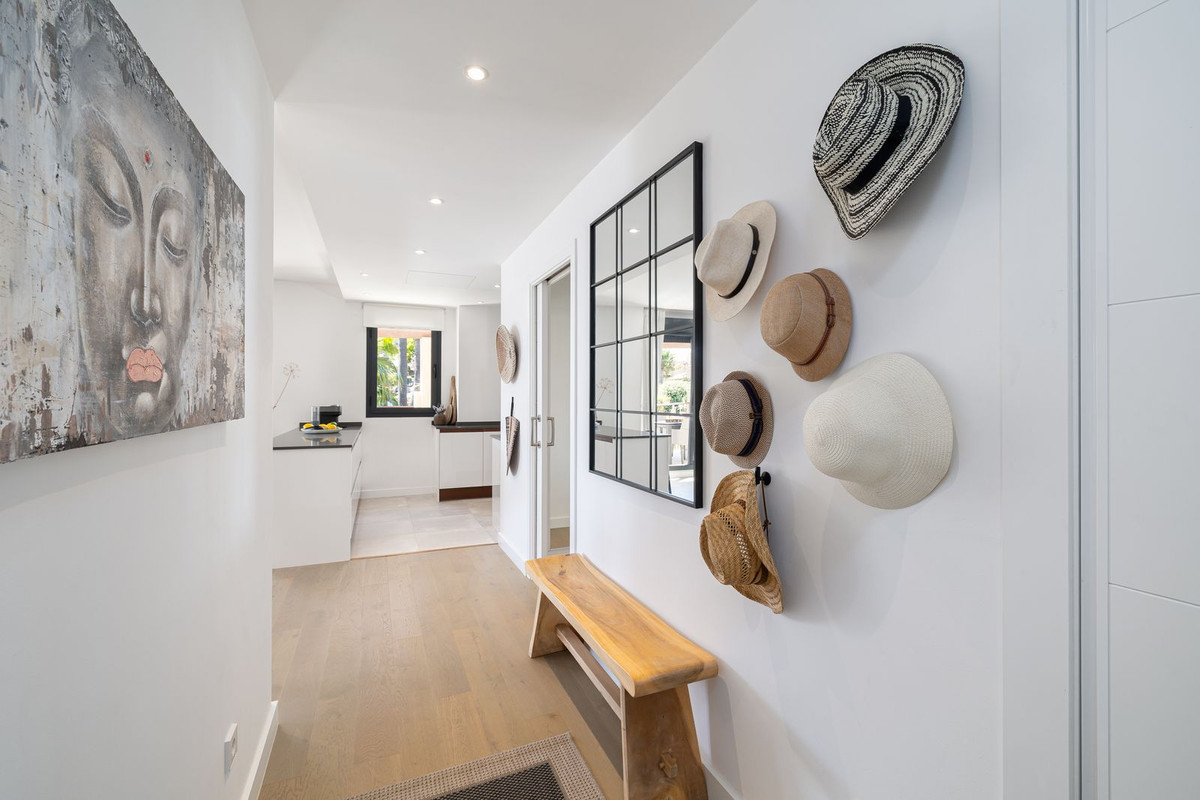 2 Bed Apartment for sale in Benahavís Costa Del Sol, Málaga, Spain