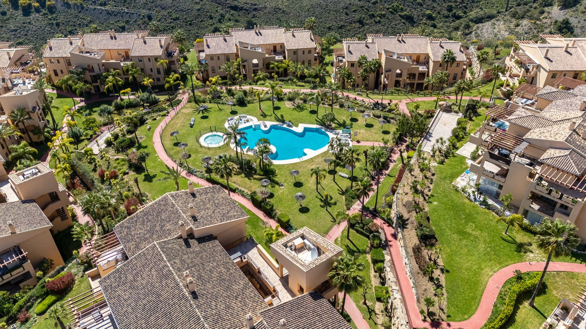 2 Bed Apartment for sale in Benahavís Costa Del Sol, Málaga, Spain