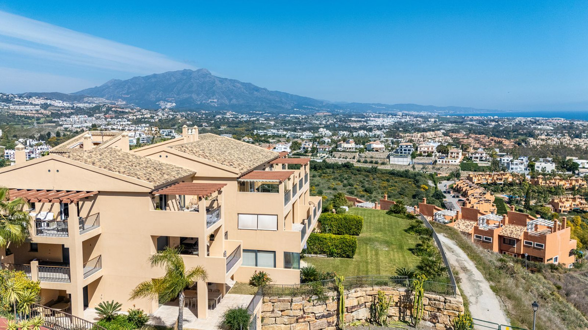 2 Bed Apartment for sale in Benahavís Costa Del Sol, Málaga, Spain