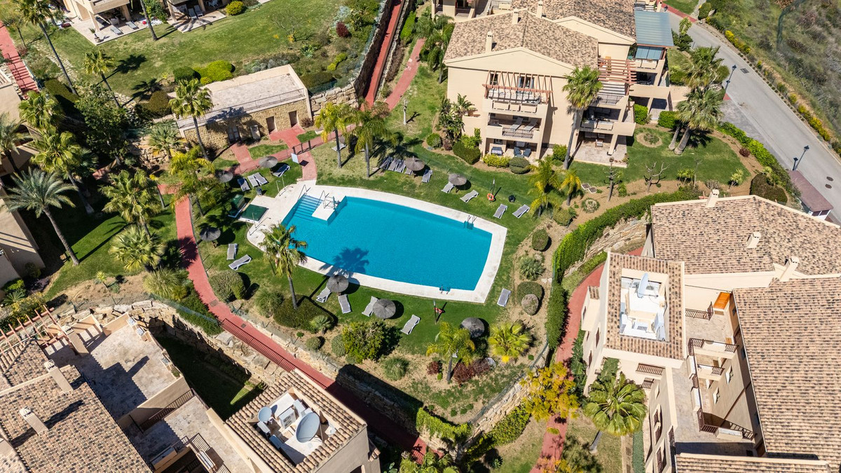2 Bed Apartment for sale in Benahavís Costa Del Sol, Málaga, Spain