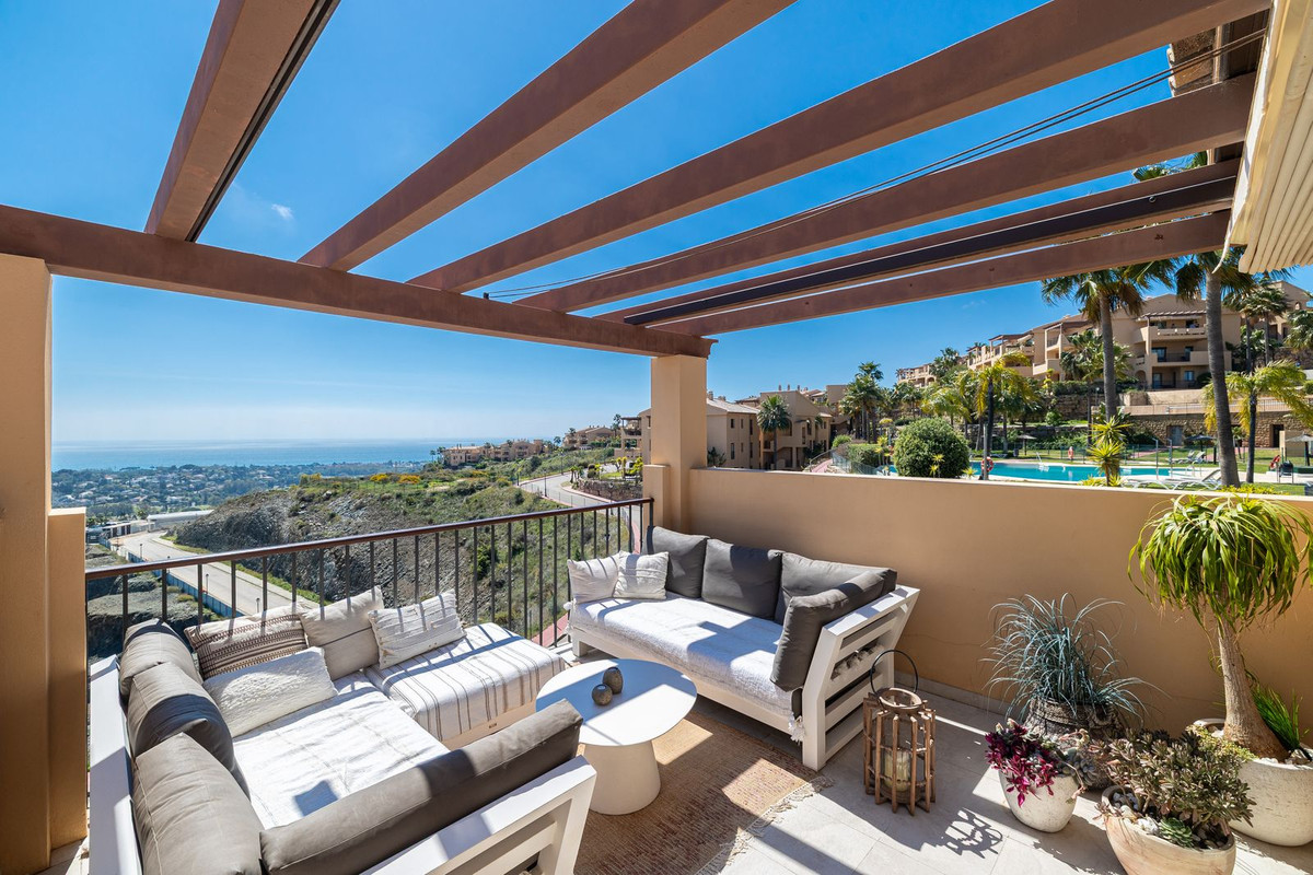 2 Bed Apartment for sale in Benahavís Costa Del Sol, Málaga, Spain