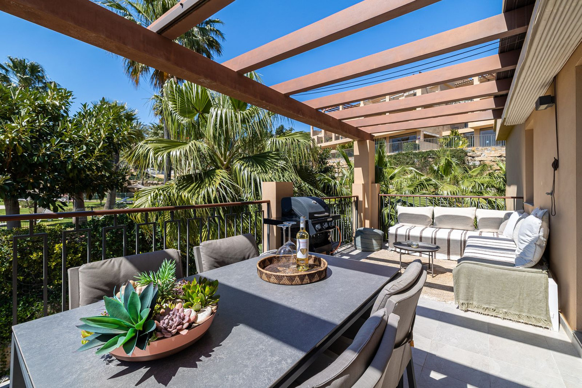 2 Bed Apartment for sale in Benahavís Costa Del Sol, Málaga, Spain