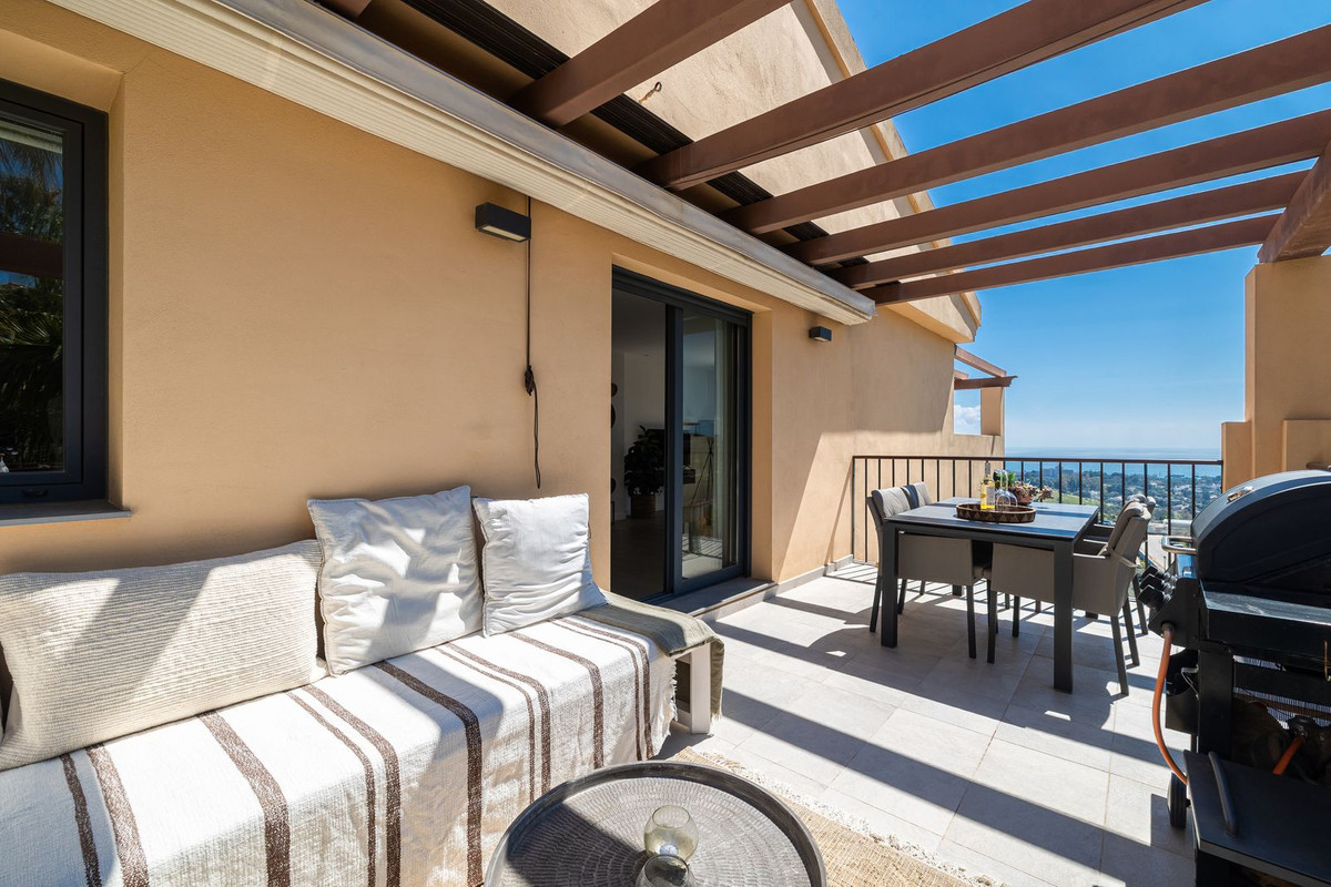 2 Bed Apartment for sale in Benahavís Costa Del Sol, Málaga, Spain