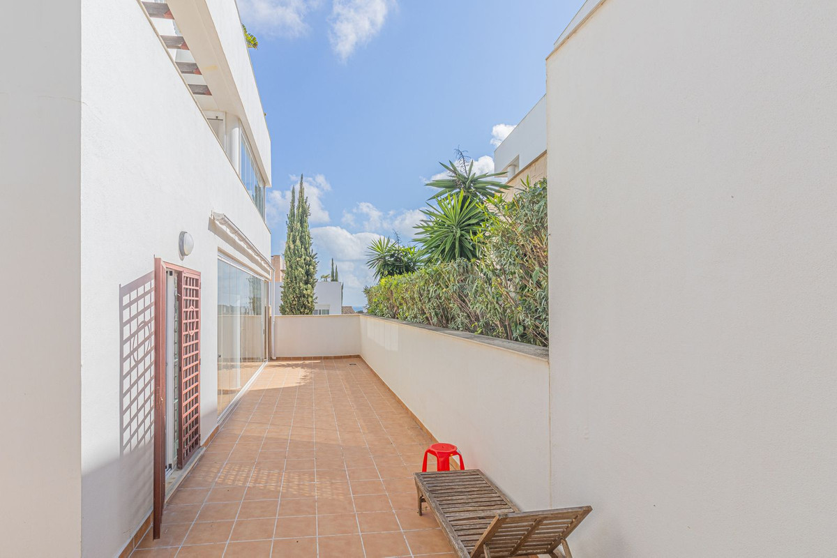 Se vende Apartamento Planta Baja de 3 dormitorios en Costa Del Sol, Cadiz, España