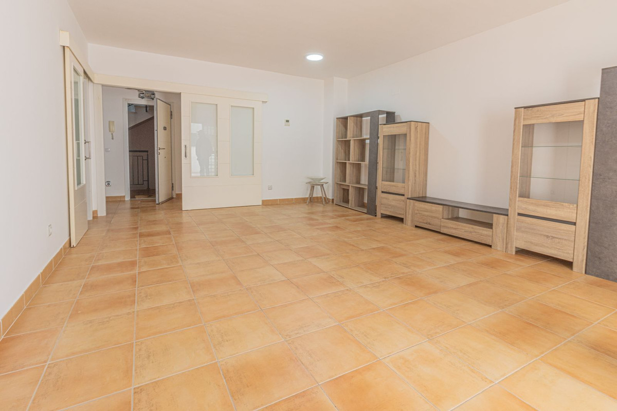 Se vende Apartamento Planta Baja de 3 dormitorios en Costa Del Sol, Cadiz, España