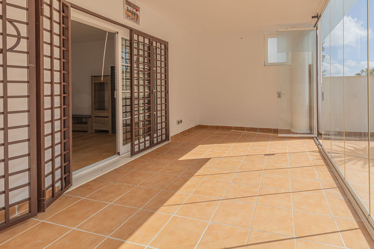Se vende Apartamento Planta Baja de 3 dormitorios en Costa Del Sol, Cadiz, España