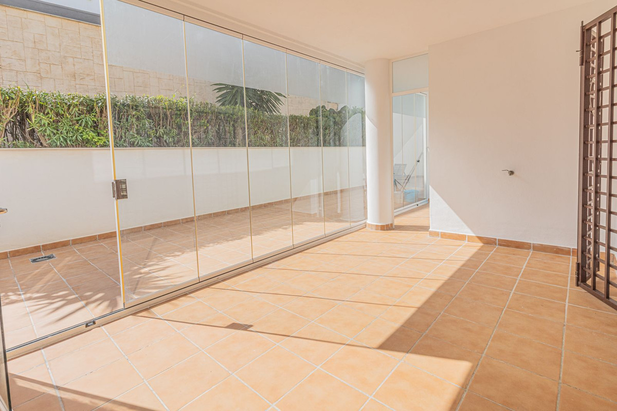 Se vende Apartamento Planta Baja de 3 dormitorios en Costa Del Sol, Cadiz, España