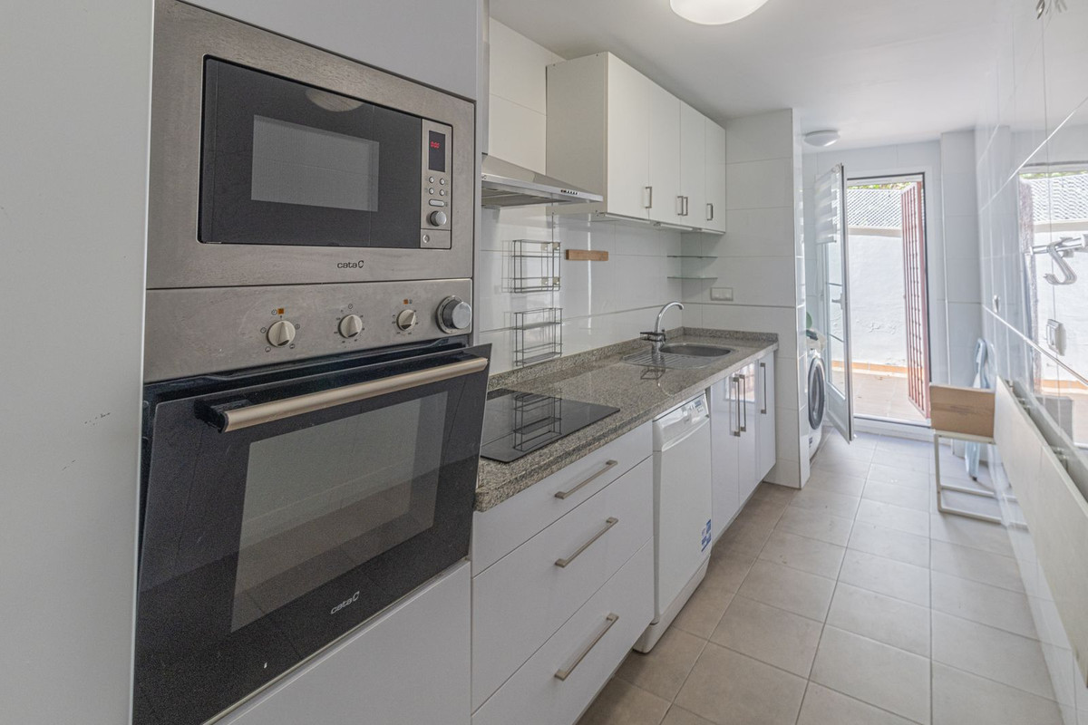 Se vende Apartamento Planta Baja de 3 dormitorios en Costa Del Sol, Cadiz, España