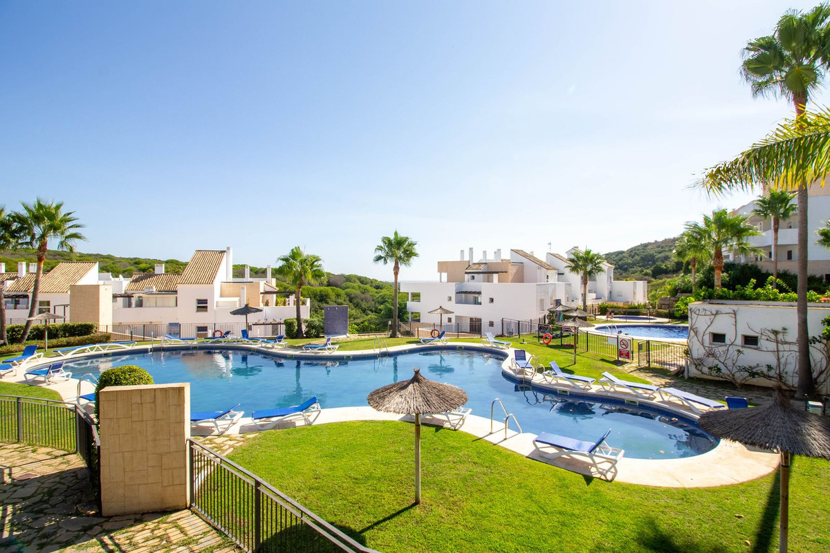 Se vende Apartamento Planta Baja de 3 dormitorios en Costa Del Sol, Cadiz, España