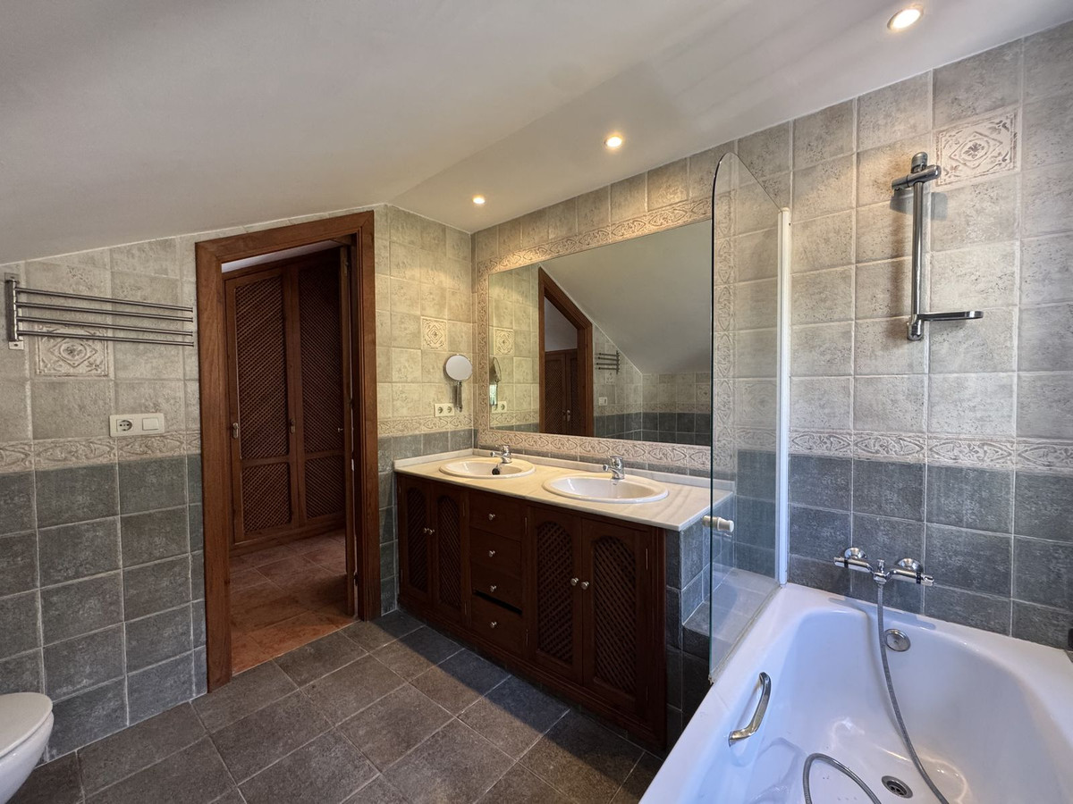 Se vende Adosada de 7 dormitorios en Costa Del Sol, Málaga, España