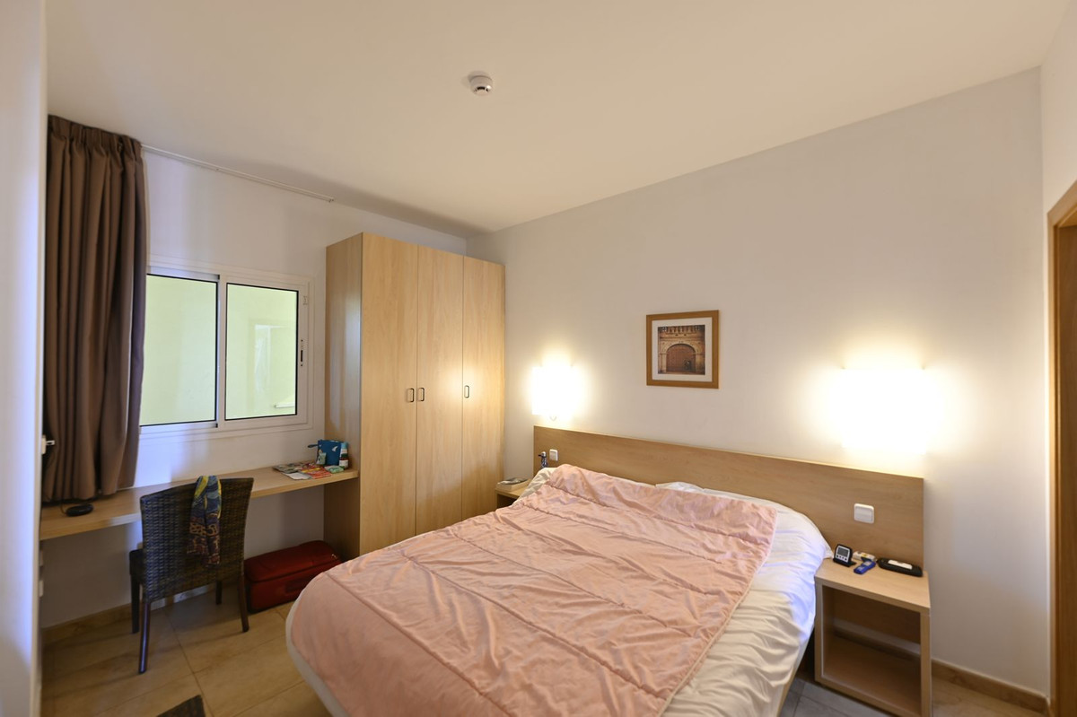 Se vende Apartamento Planta Media de 2 dormitorios en Costa Del Sol, Málaga, España
