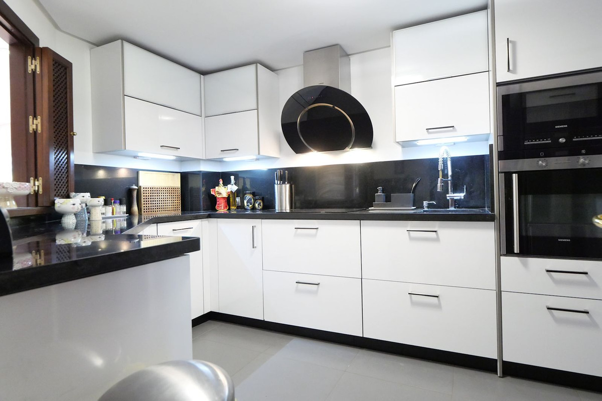 2 Bed Apartment for sale in La Mairena Costa Del Sol, Málaga, Spain