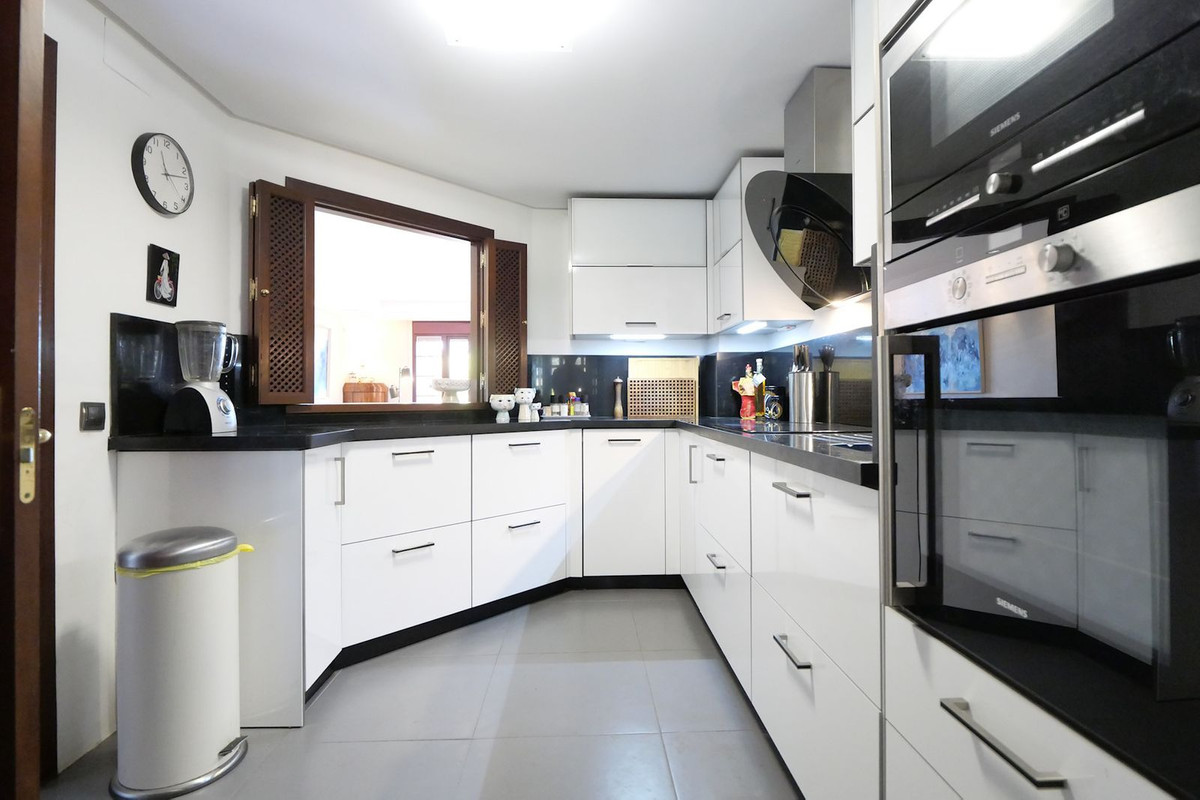 2 Bed Apartment for sale in La Mairena Costa Del Sol, Málaga, Spain