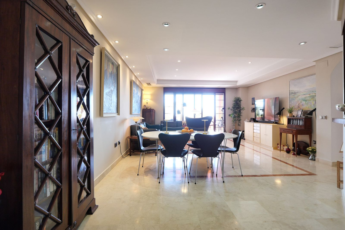 2 Bed Apartment for sale in La Mairena Costa Del Sol, Málaga, Spain