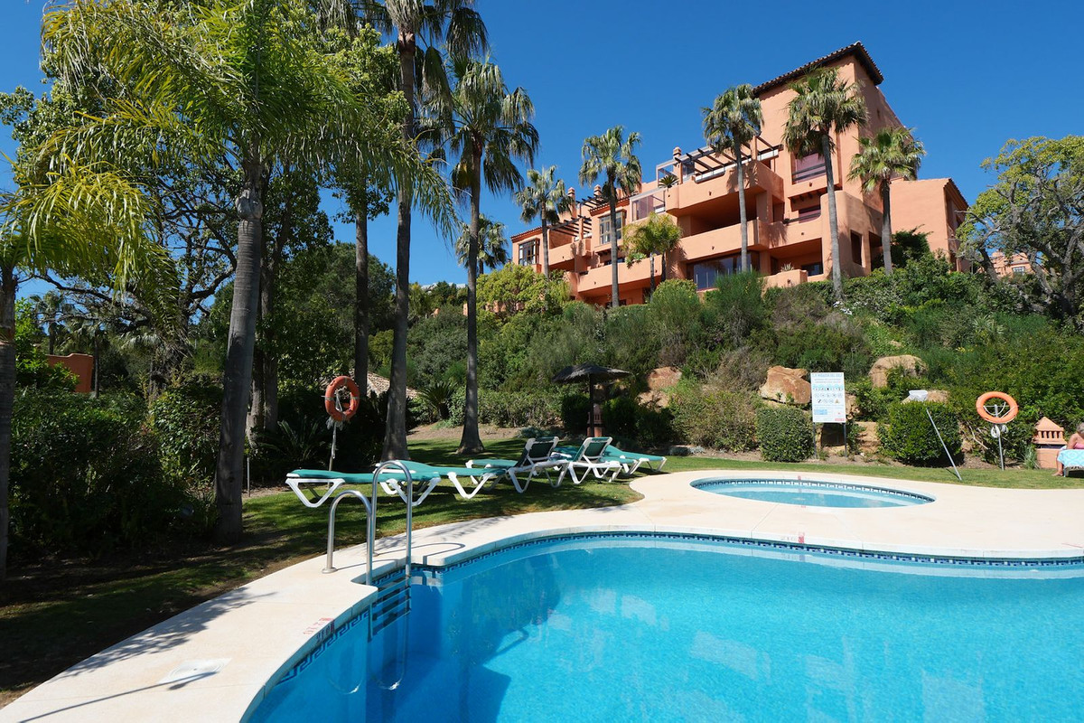 2 Bed Apartment for sale in La Mairena Costa Del Sol, Málaga, Spain