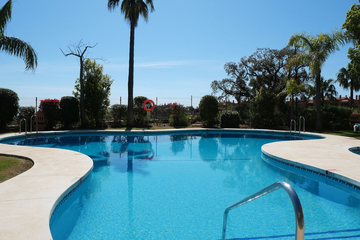 2 Bed Apartment for sale in La Mairena Costa Del Sol, Málaga, Spain