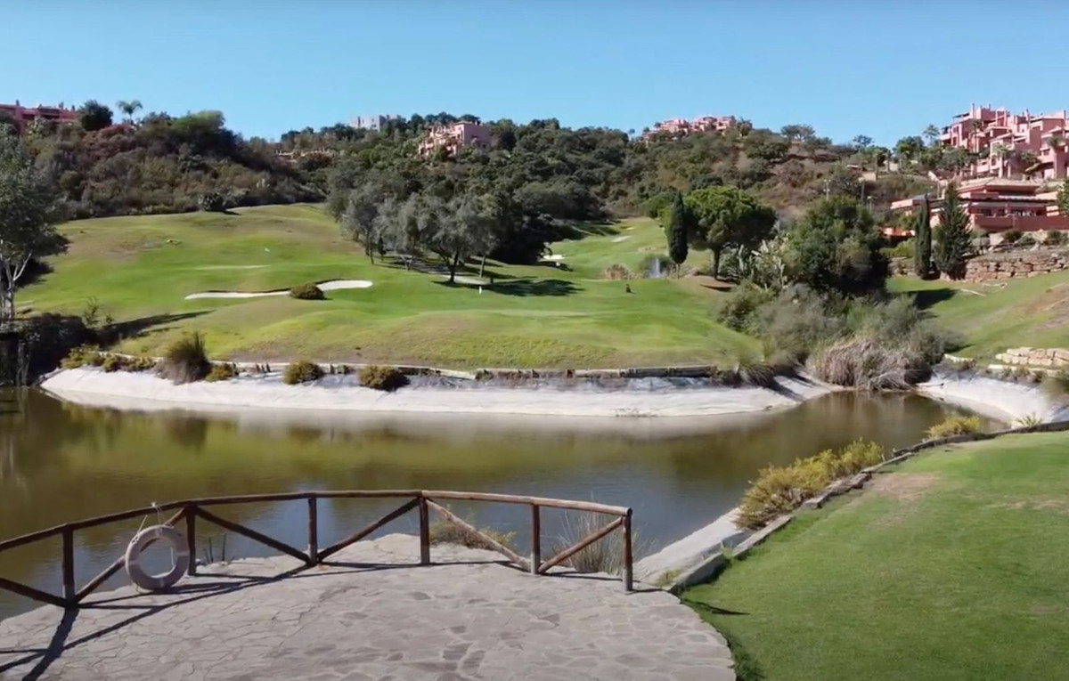 2 Bed Apartment for sale in La Mairena Costa Del Sol, Málaga, Spain
