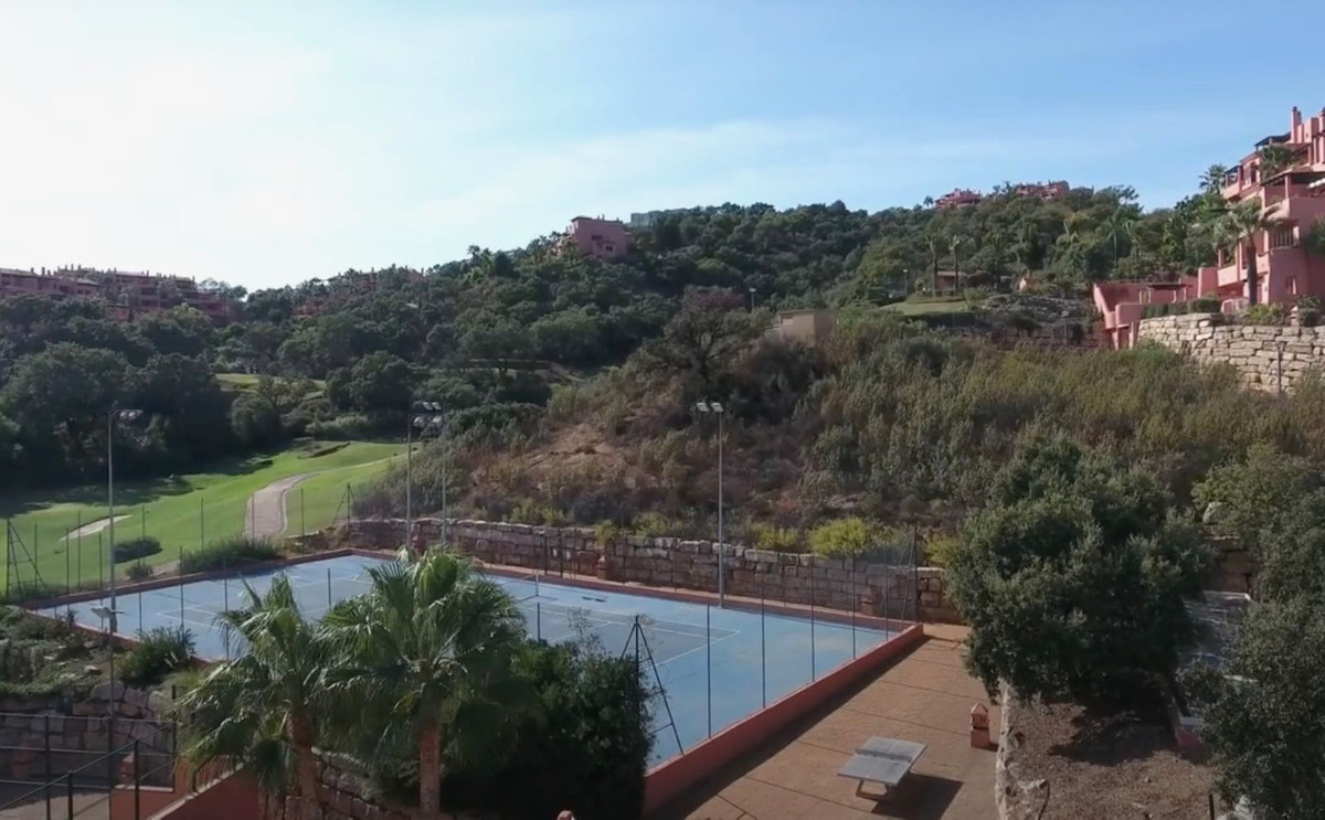 2 Bed Apartment for sale in La Mairena Costa Del Sol, Málaga, Spain