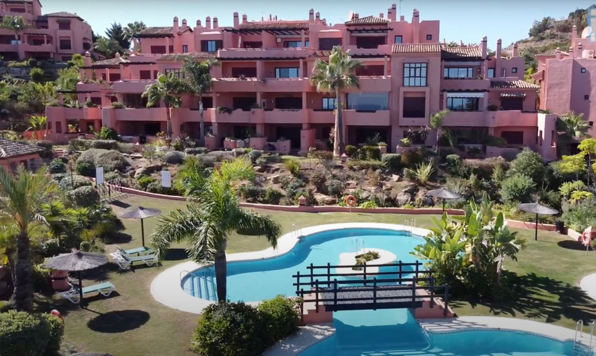 2 Bed Apartment for sale in La Mairena Costa Del Sol, Málaga, Spain