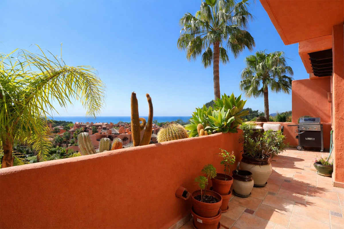 2 Bed Apartment for sale in La Mairena Costa Del Sol, Málaga, Spain