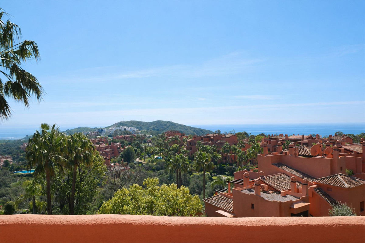 2 Bed Apartment for sale in La Mairena Costa Del Sol, Málaga, Spain