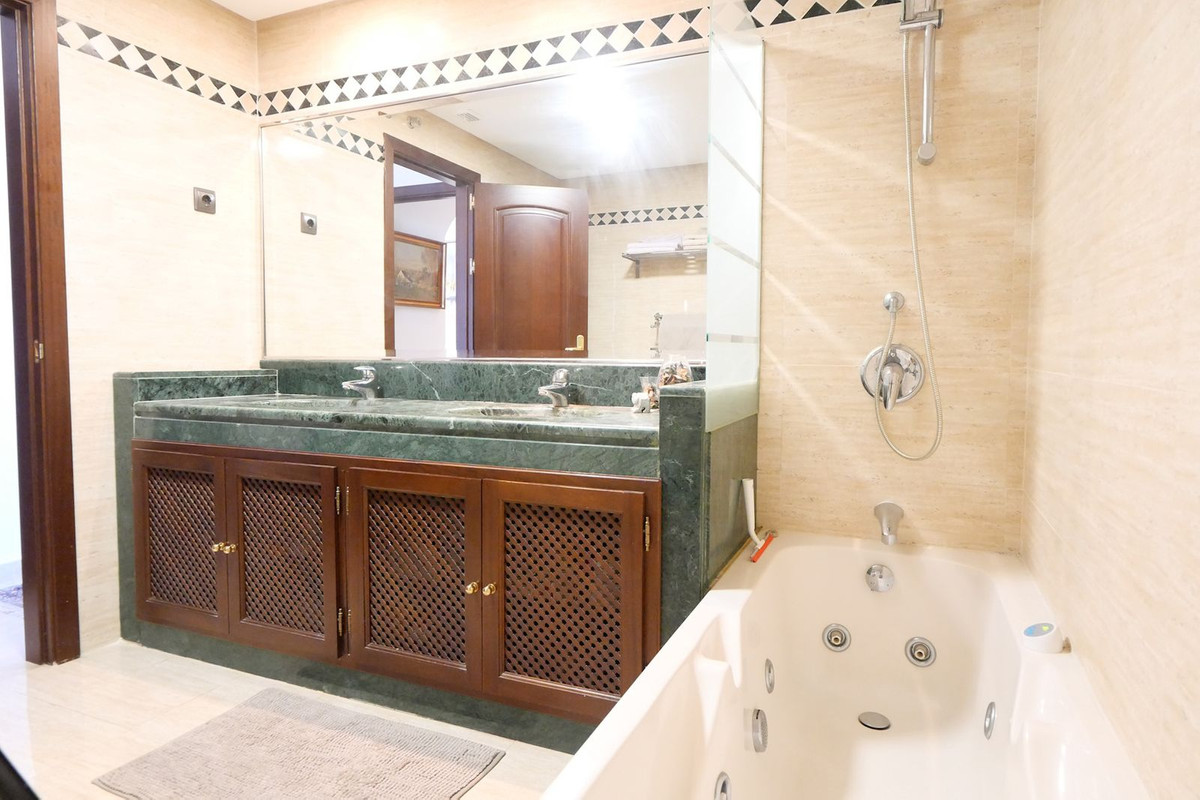 2 Bed Apartment for sale in La Mairena Costa Del Sol, Málaga, Spain