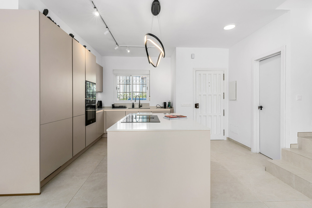 4 Bed Townhouse for sale in Bel Air Costa Del Sol, Málaga, Spain