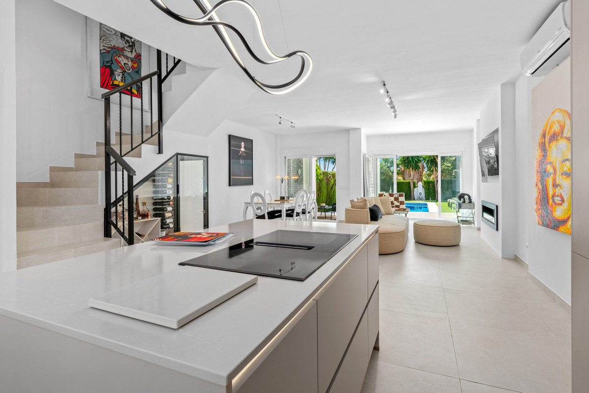 4 Bed Townhouse for sale in Bel Air Costa Del Sol, Málaga, Spain