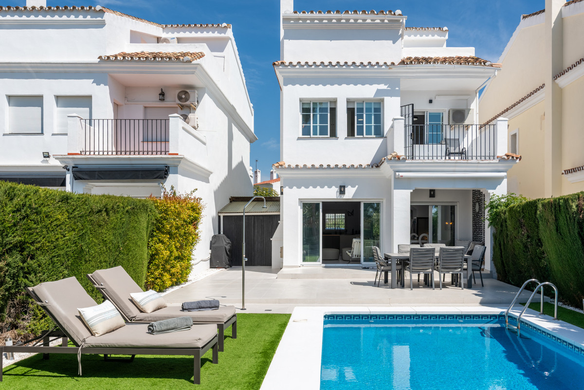 4 Bed Townhouse for sale in Bel Air Costa Del Sol, Málaga, Spain