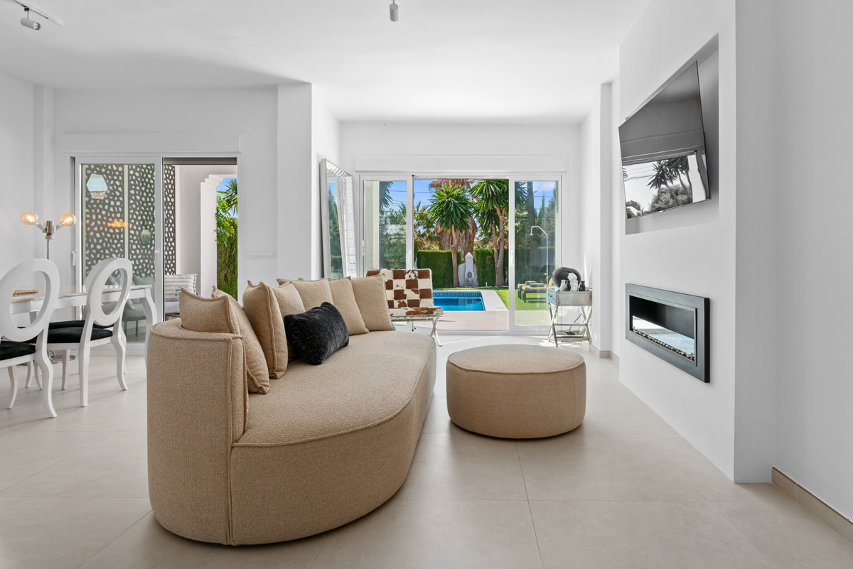 4 Bed Townhouse for sale in Bel Air Costa Del Sol, Málaga, Spain