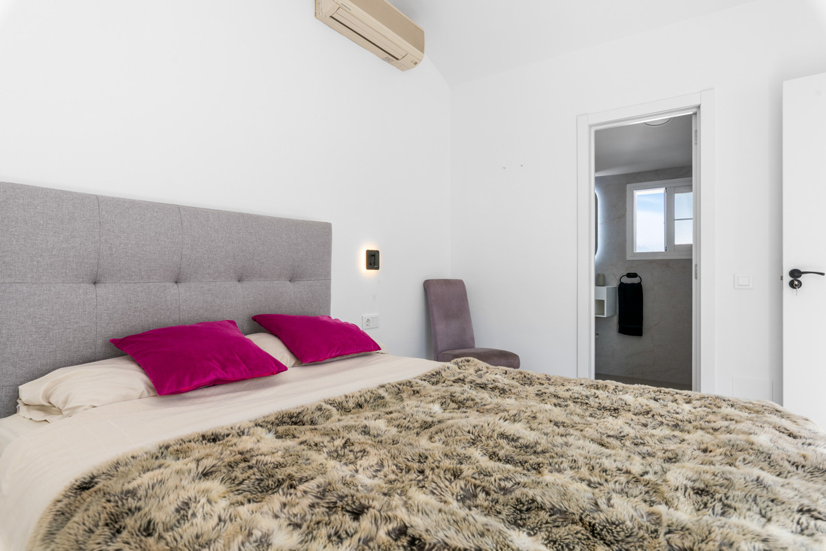 4 Bed Townhouse for sale in Bel Air Costa Del Sol, Málaga, Spain