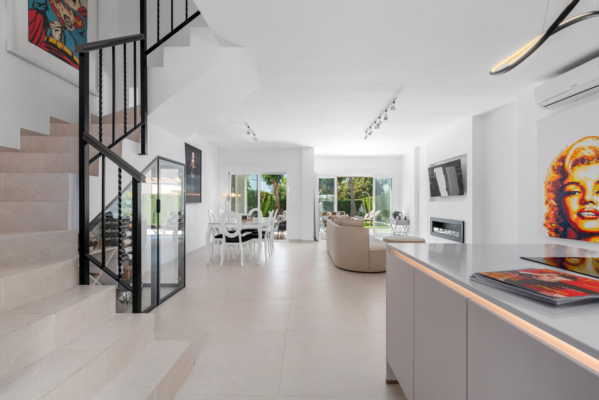 4 Bed Townhouse for sale in Bel Air Costa Del Sol, Málaga, Spain