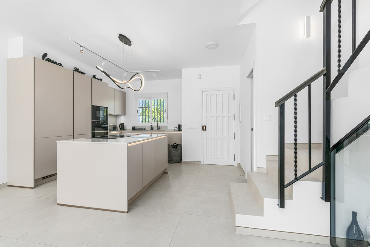 4 Bed Townhouse for sale in Bel Air Costa Del Sol, Málaga, Spain