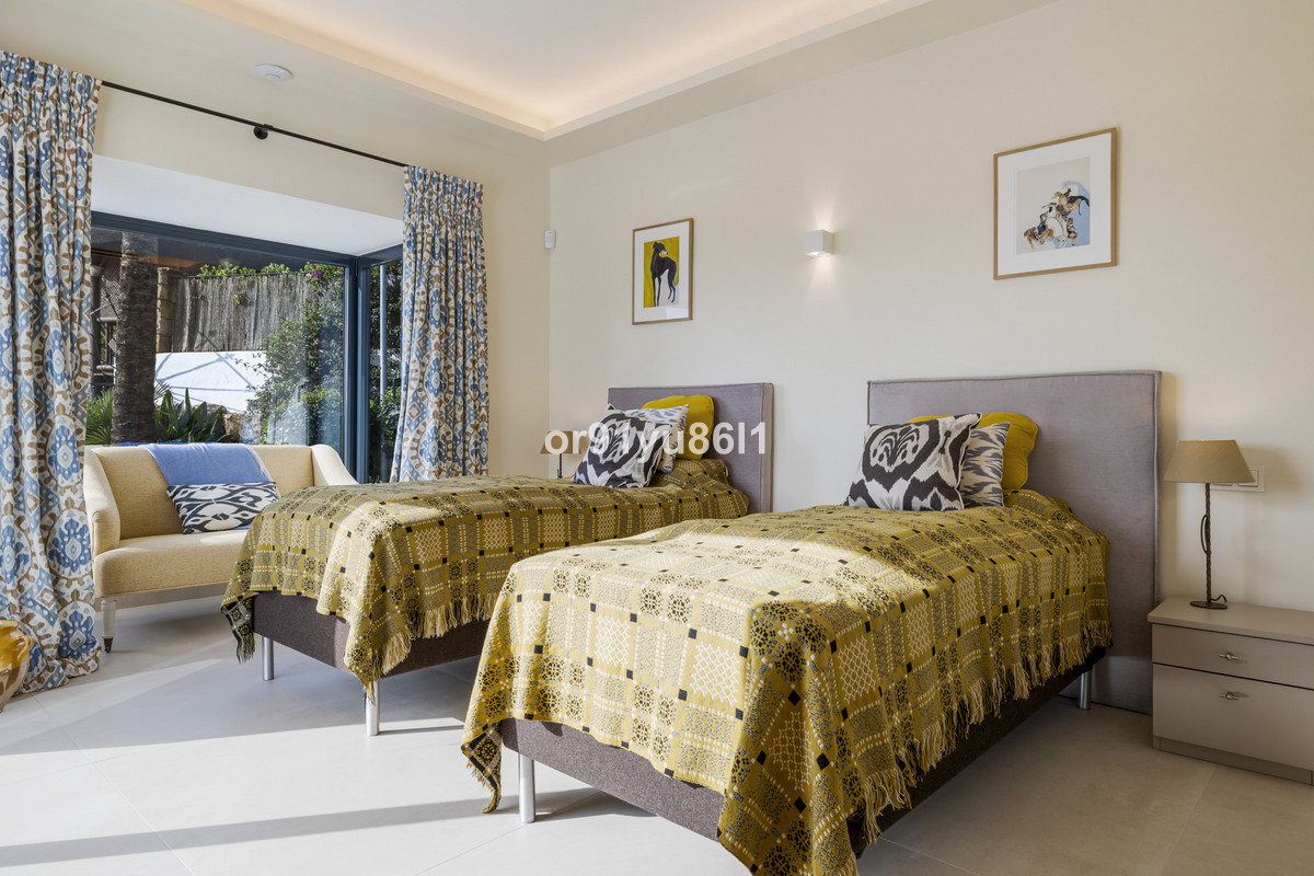 Se vende Villa - Chalet de 4 dormitorios en Costa Del Sol, Málaga, España