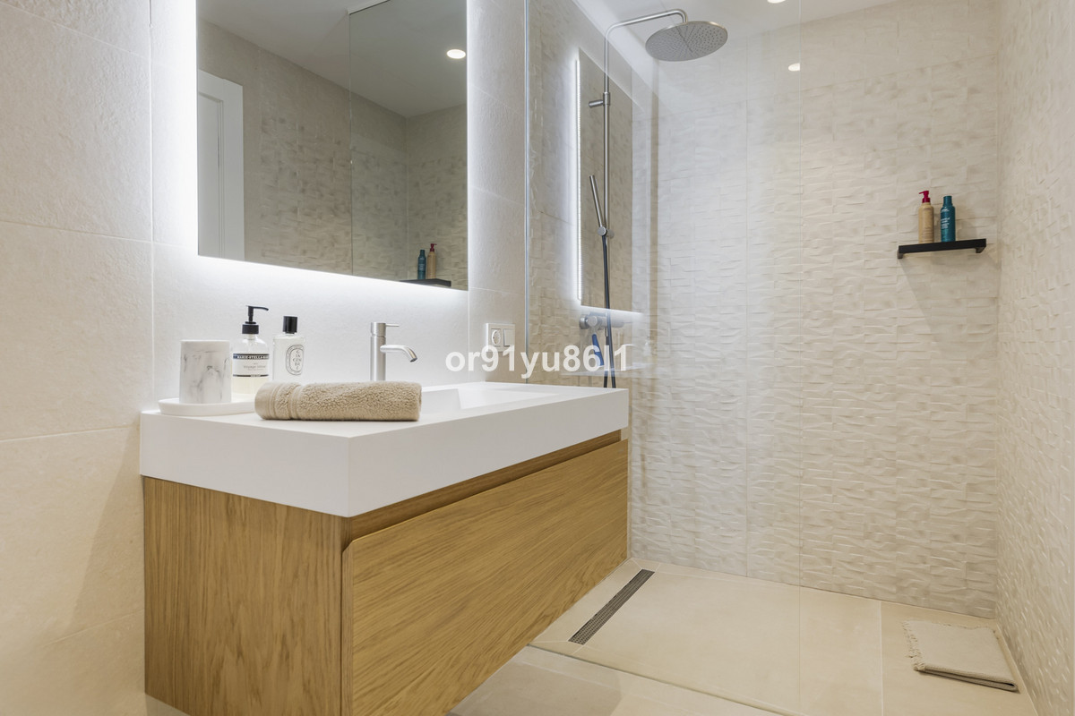 Se vende Villa - Chalet de 4 dormitorios en Costa Del Sol, Málaga, España