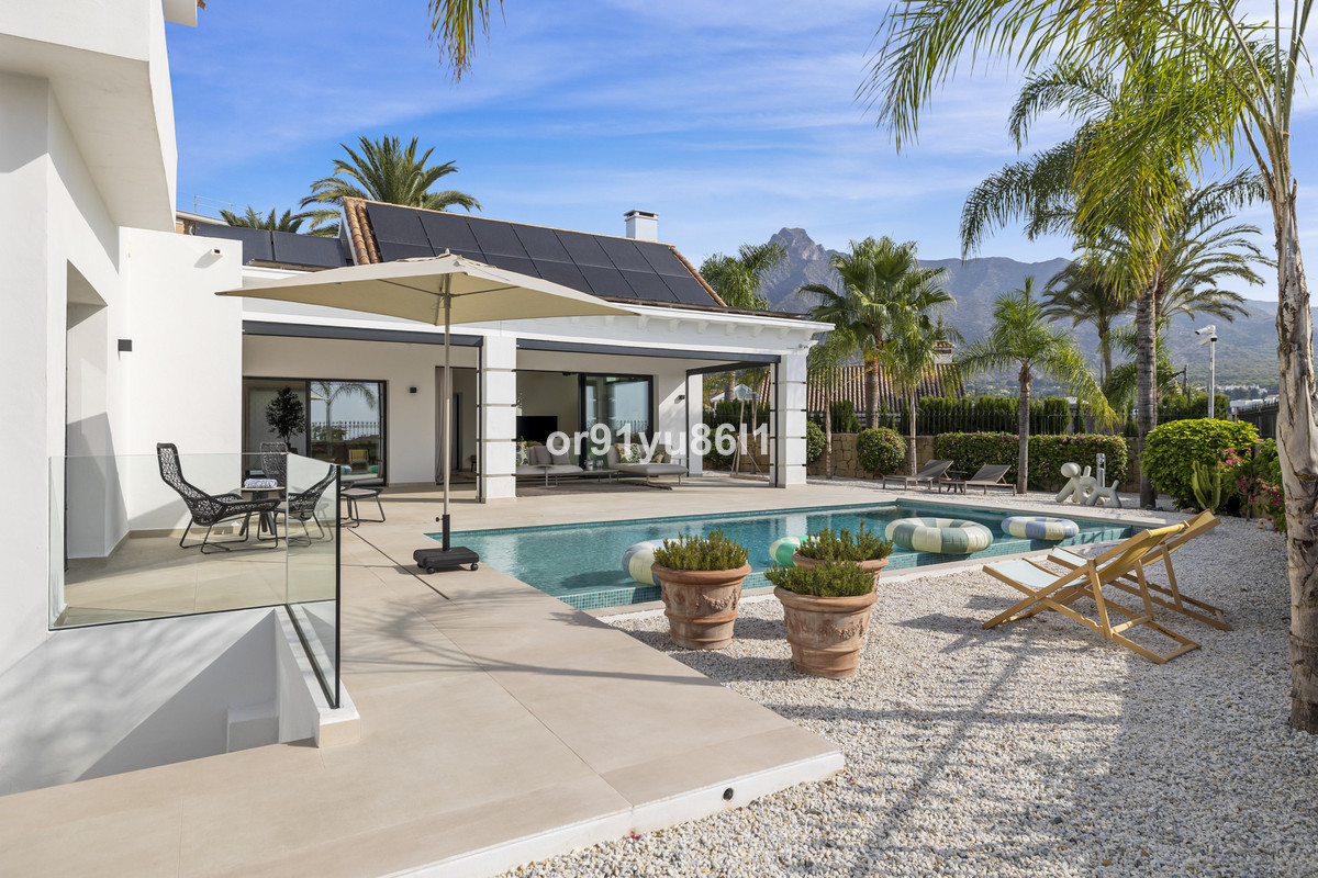 Se vende Villa - Chalet de 4 dormitorios en Costa Del Sol, Málaga, España