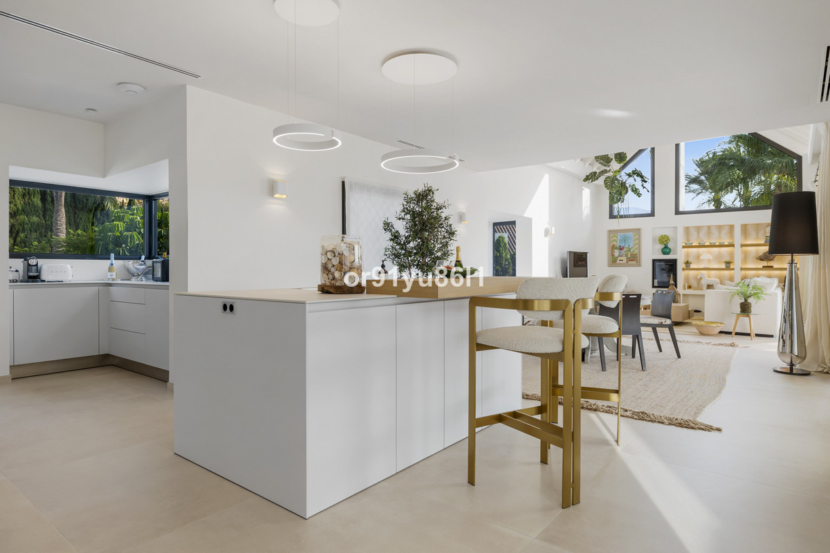 Se vende Villa - Chalet de 4 dormitorios en Costa Del Sol, Málaga, España