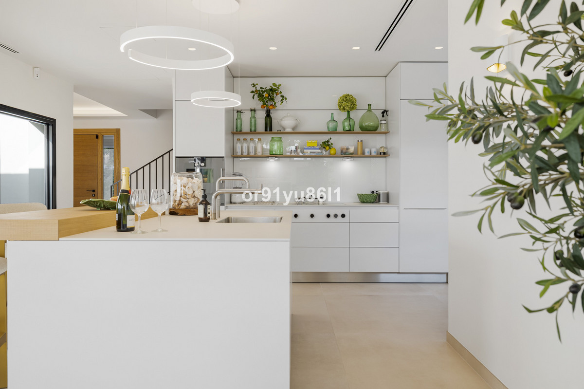 Se vende Villa - Chalet de 4 dormitorios en Costa Del Sol, Málaga, España
