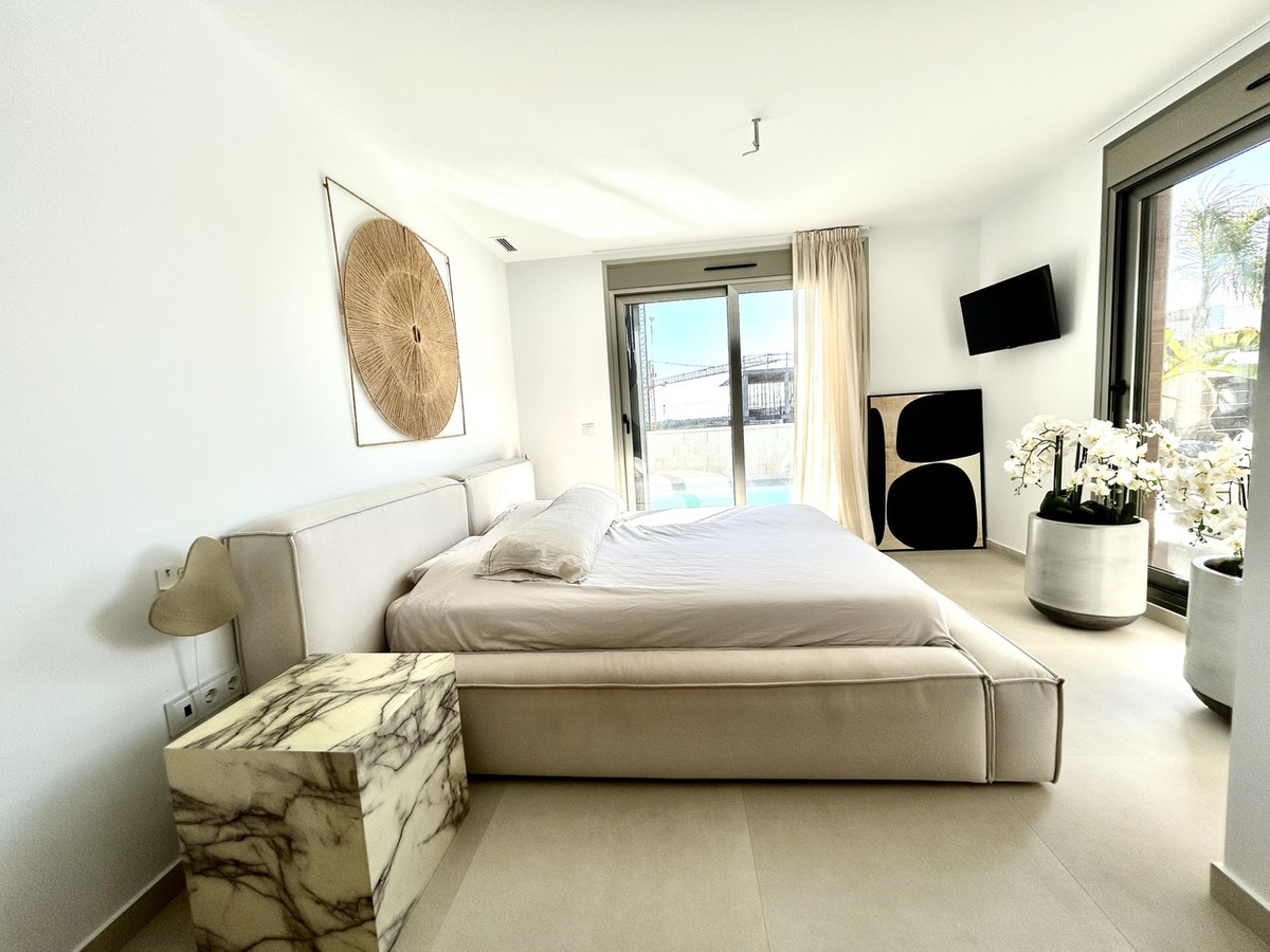 Se vende Villa - Chalet de 4 dormitorios en Costa Blanca, Alicante, España