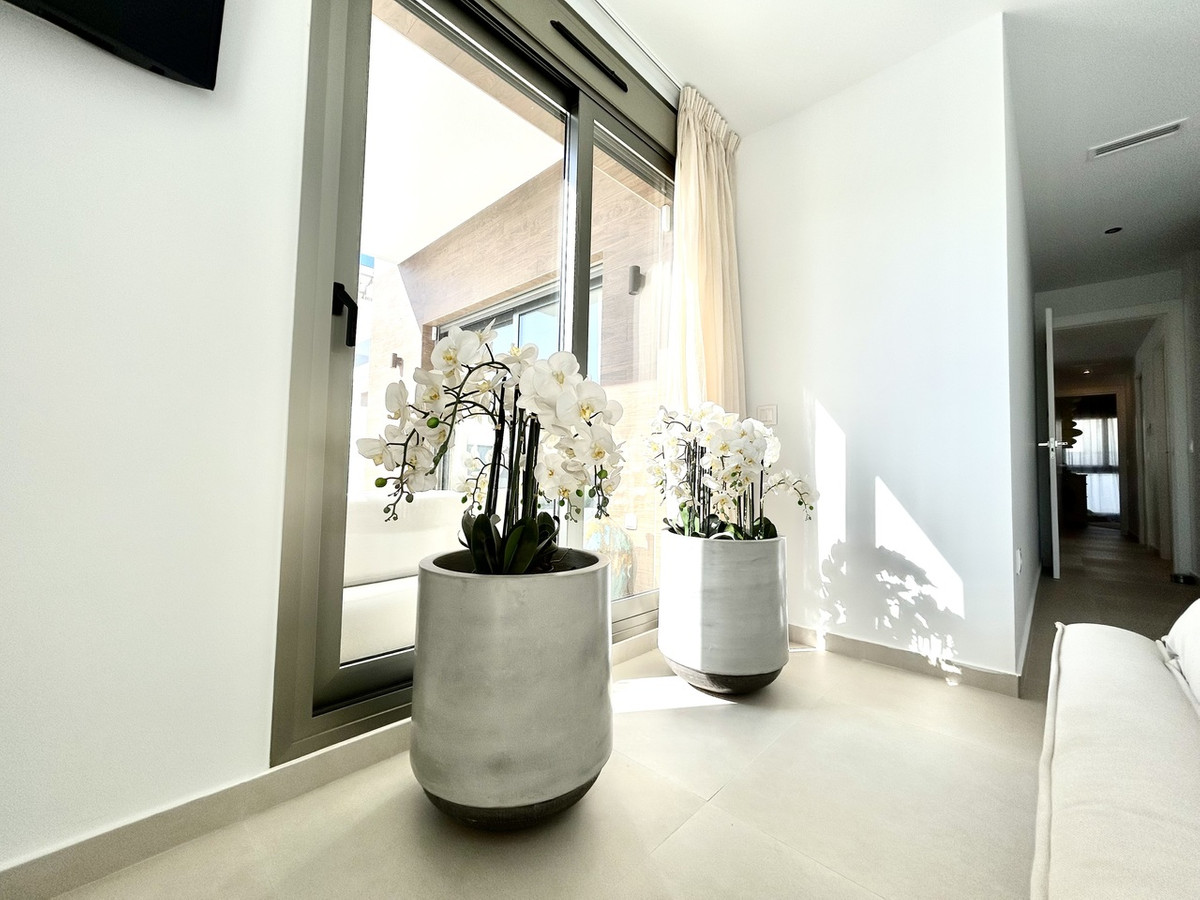 Se vende Villa - Chalet de 4 dormitorios en Costa Blanca, Alicante, España